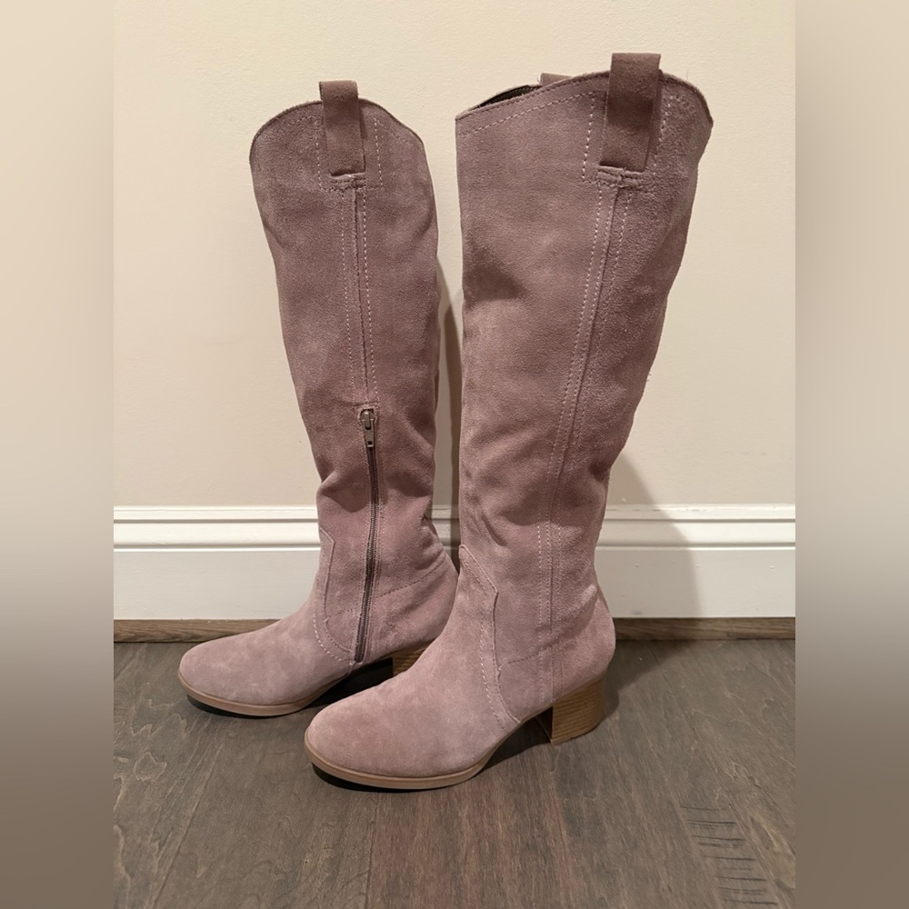 White Mountain blush-taupe Heeled Boots, Soft suede, 8M